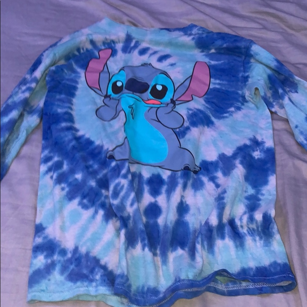 A stitch long sleeve T-shirt